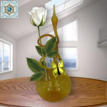 Rosenvase aus Lauschaer Farbglas mit Schmetterling