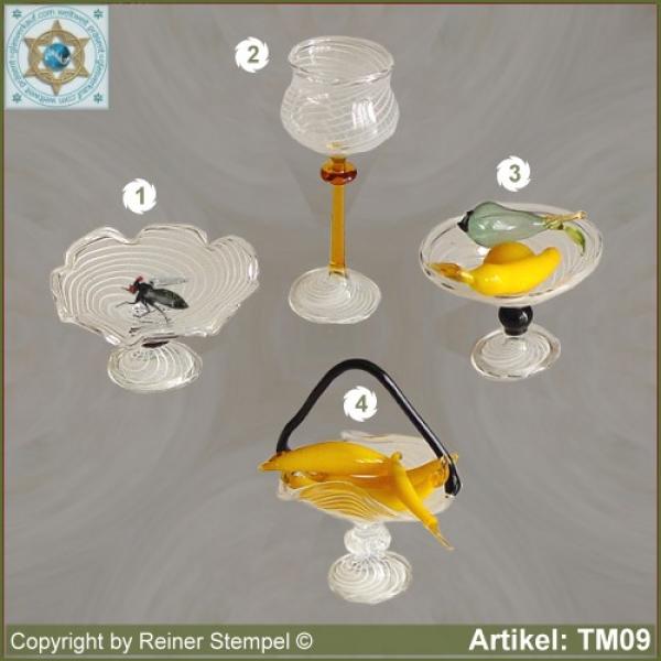 Glasschalen, Weinglas, Obstkorb, Miniaturen aus Fadenglas Weiss mit Fliege und Früchten